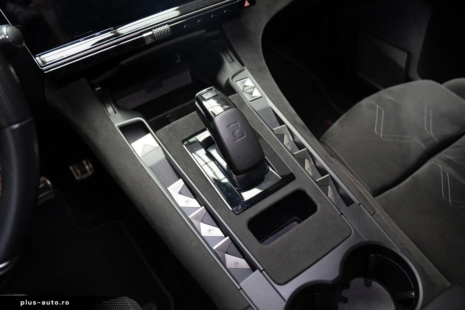 DS 7 Crossback Plug-in Hybrid E-TENSE 4WD 300CP DS Perform