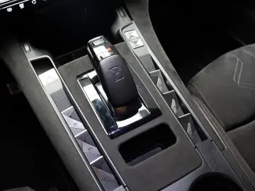 DS 7 Crossback Plug-in Hybrid E-TENSE 4WD 300CP DS Perform