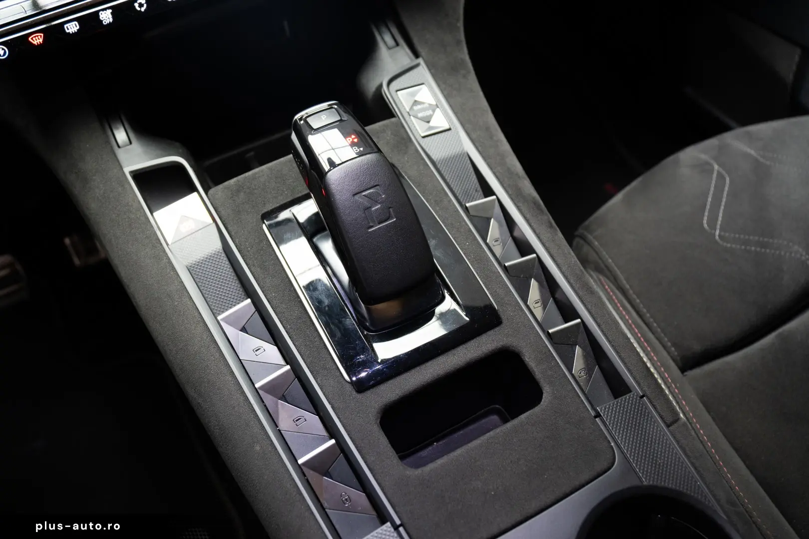 DS 7 Crossback Plug-in Hybrid E-TENSE 4WD 300CP DS Perform