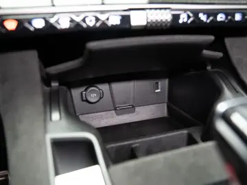 DS 7 Crossback Plug-in Hybrid E-TENSE 4WD 300CP DS Perform