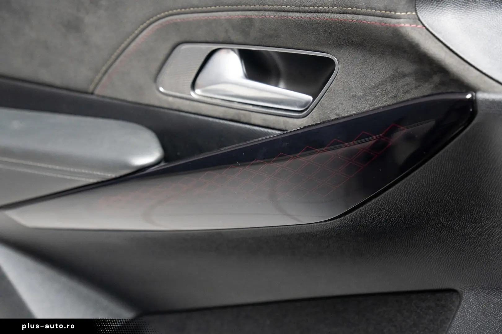 DS 7 Crossback Plug-in Hybrid E-TENSE 4WD 300CP DS Perform