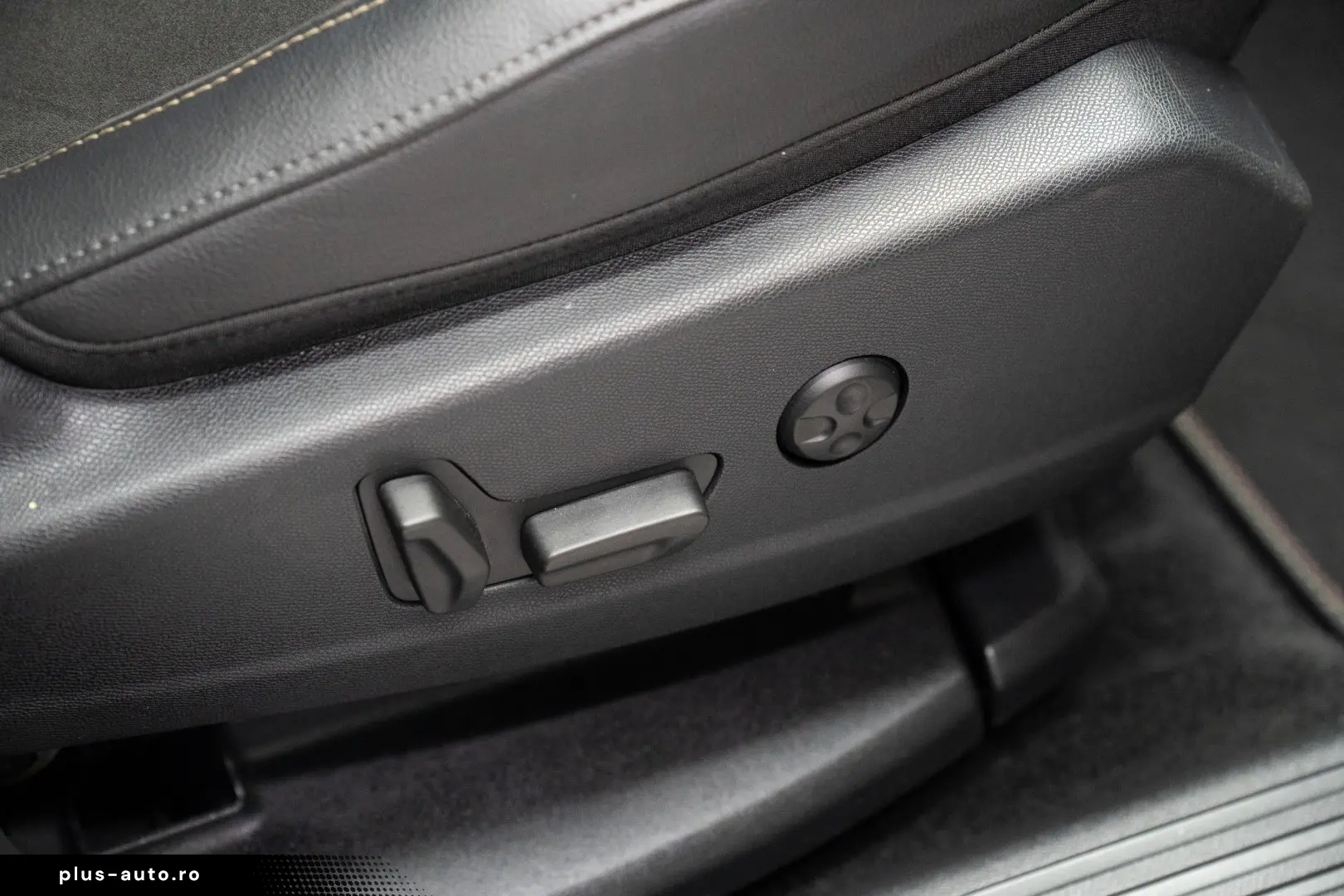 DS 7 Crossback Plug-in Hybrid E-TENSE 4WD 300CP DS Perform