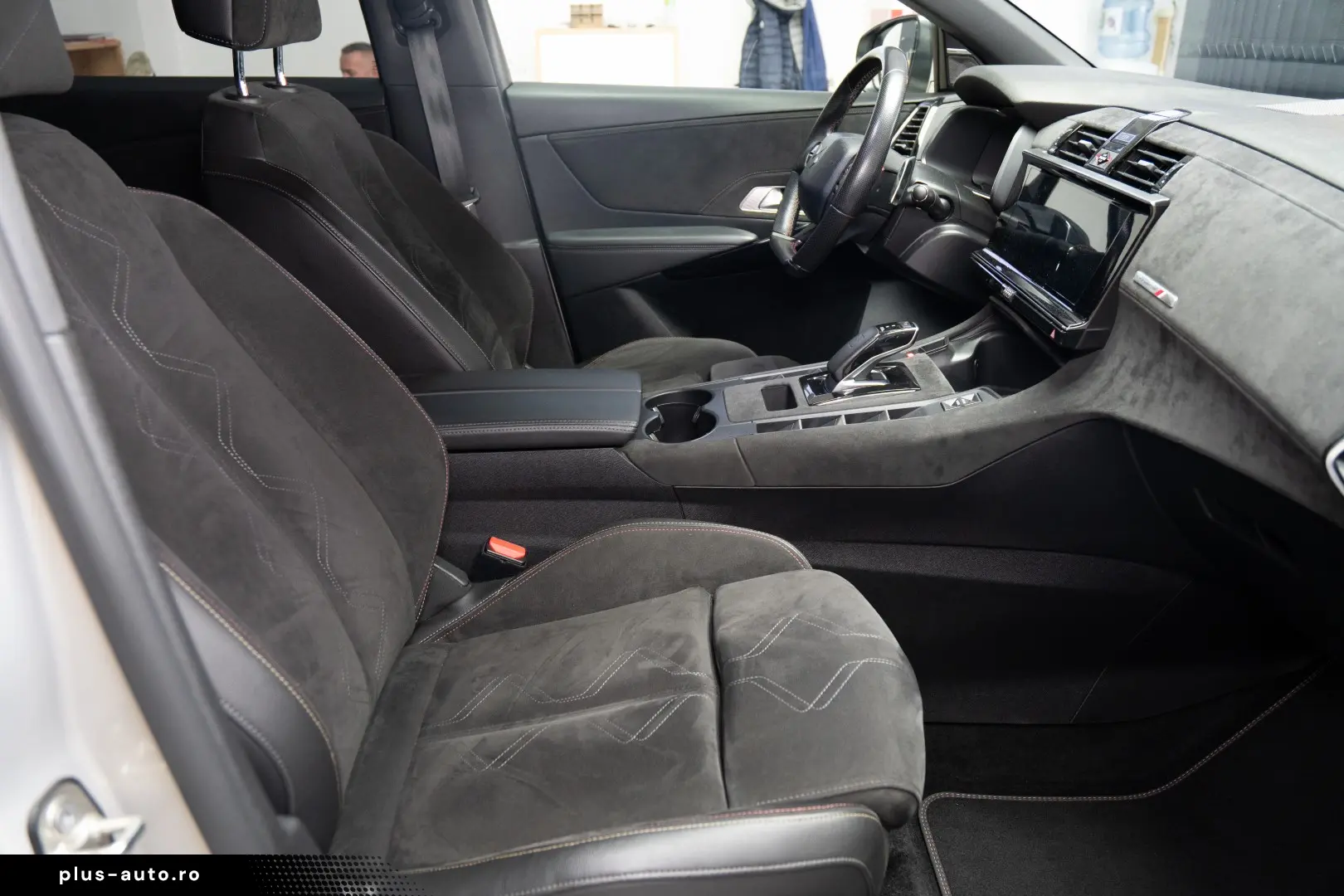 DS 7 Crossback Plug-in Hybrid E-TENSE 4WD 300CP DS Perform