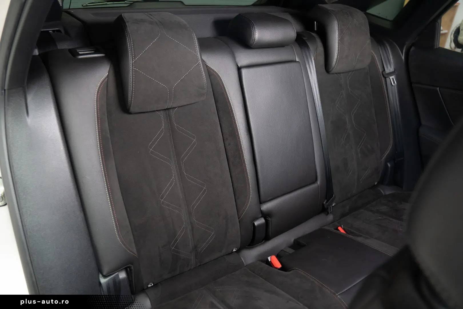 DS 7 Crossback Plug-in Hybrid E-TENSE 4WD 300CP DS Perform