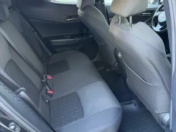 Toyota C-HR facelift 2020 75.000 km de vanzare in RATE FIXE