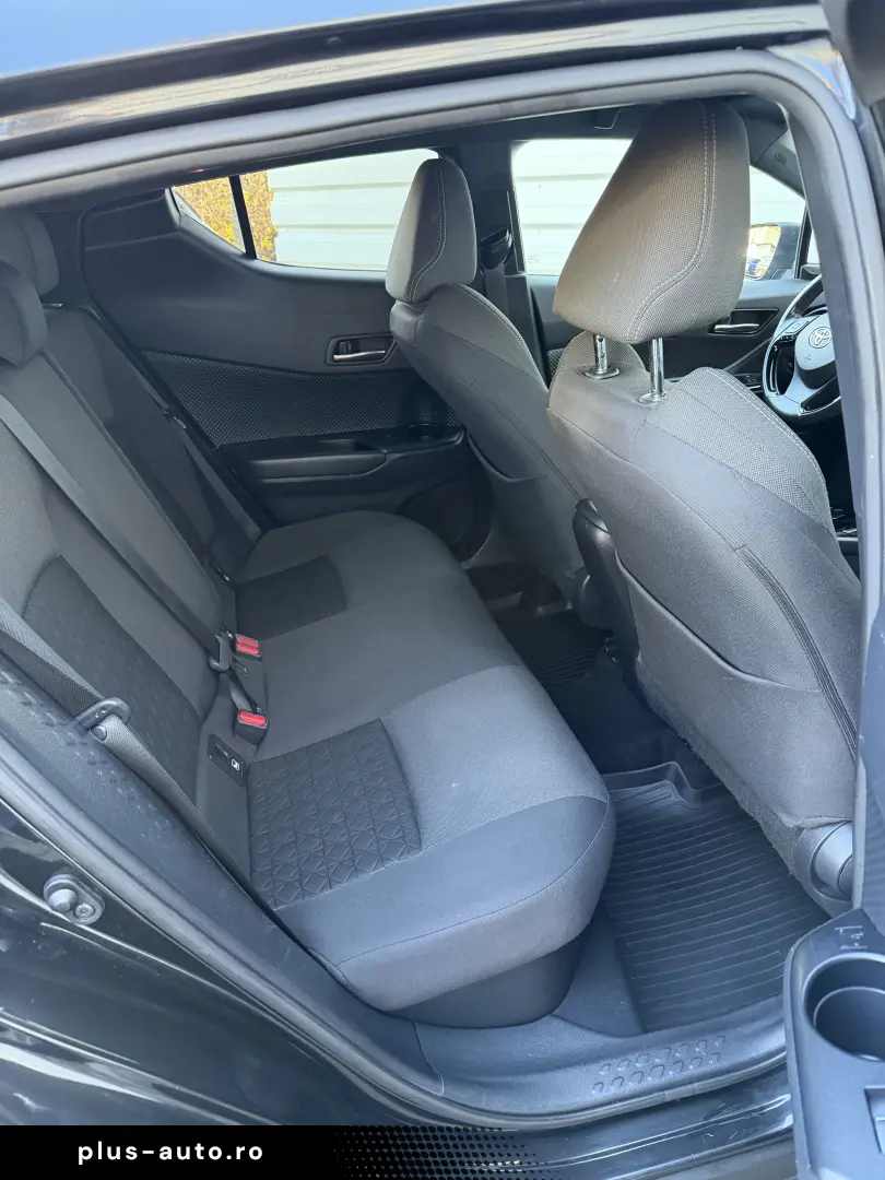 Toyota C-HR facelift 2020 75.000 km de vanzare in RATE FIXE