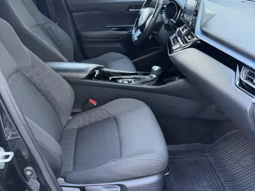 Toyota C-HR facelift 2020 75.000 km de vanzare in RATE FIXE