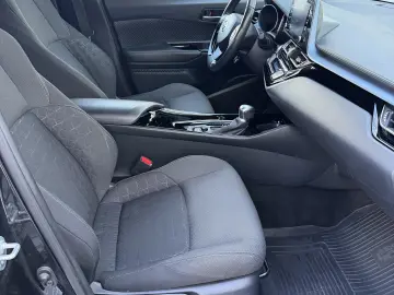 Toyota C-HR facelift 2020 75.000 km de vanzare in RATE FIXE