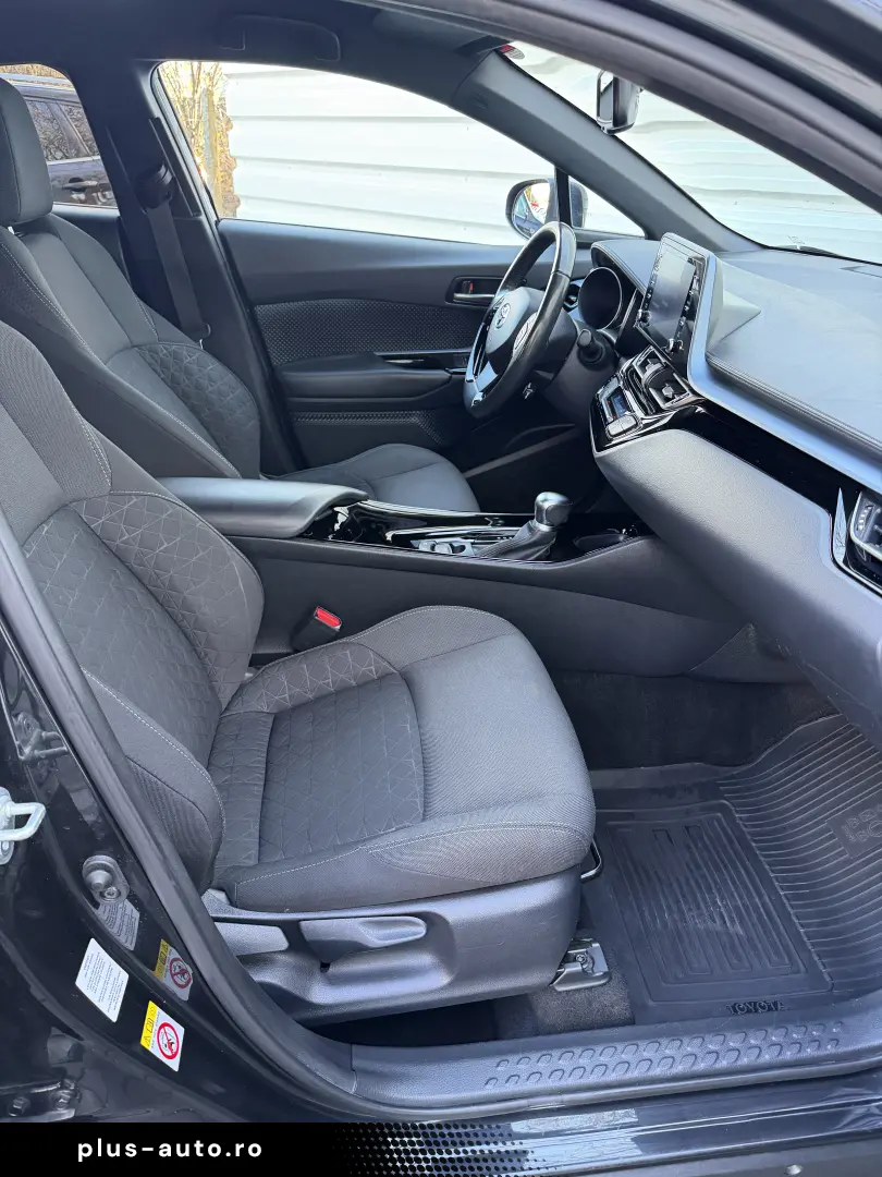 Toyota C-HR facelift 2020 75.000 km de vanzare in RATE FIXE