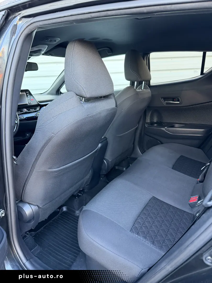 Toyota C-HR facelift 2020 75.000 km de vanzare in RATE FIXE