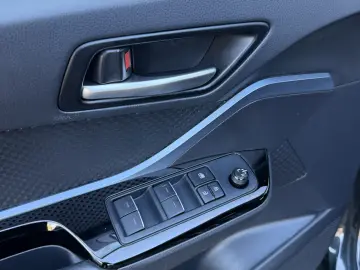 Toyota C-HR facelift 2020 75.000 km de vanzare in RATE FIXE