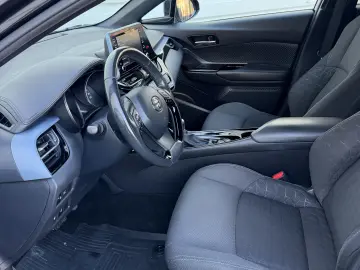 Toyota C-HR facelift 2020 75.000 km de vanzare in RATE FIXE