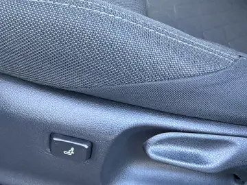 Toyota C-HR facelift 2020 75.000 km de vanzare in RATE FIXE