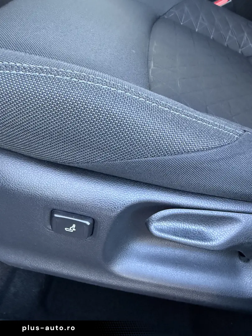 Toyota C-HR facelift 2020 75.000 km de vanzare in RATE FIXE