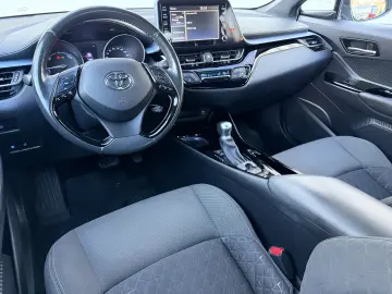 Toyota C-HR facelift 2020 75.000 km de vanzare in RATE FIXE