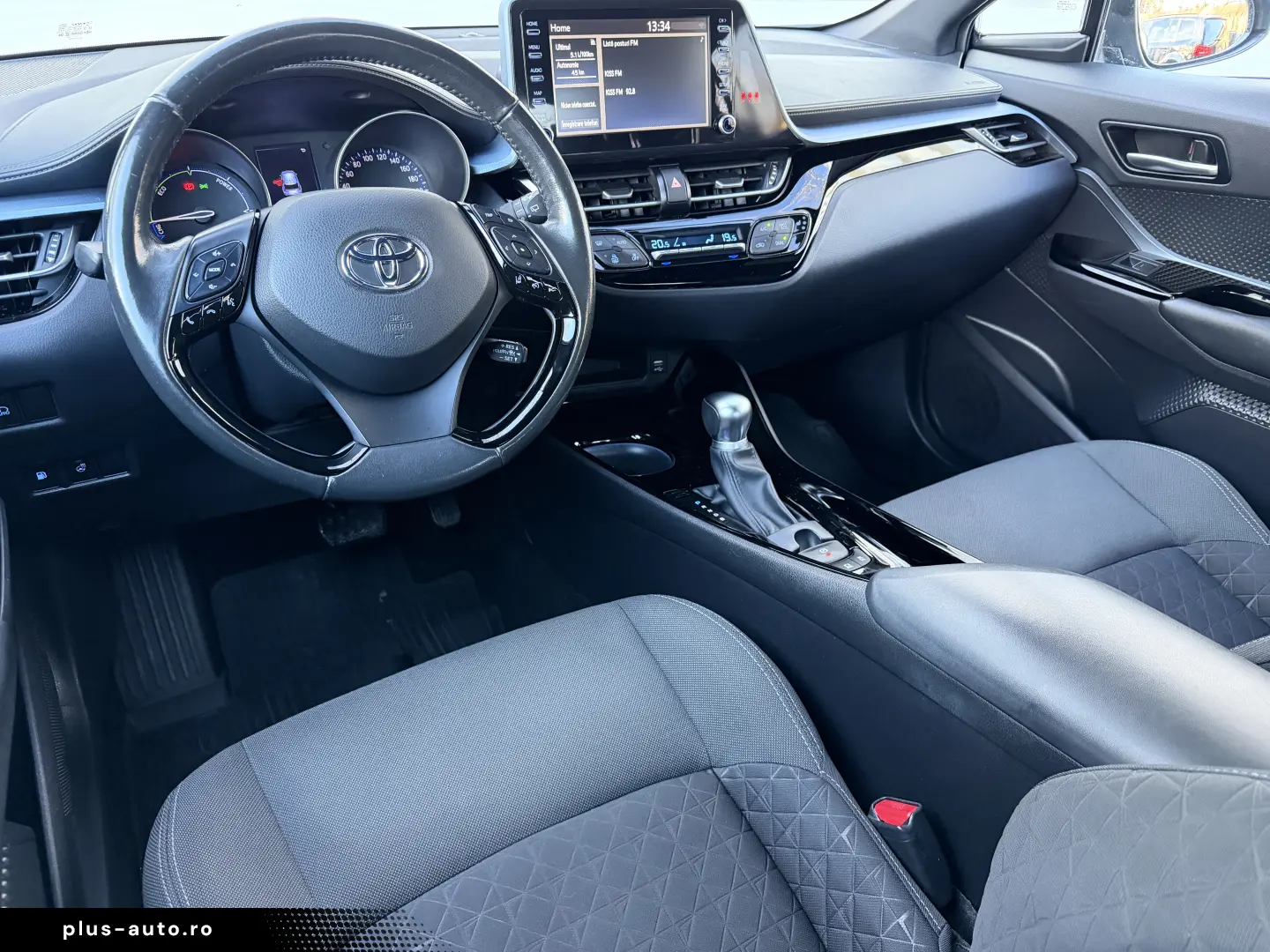 Toyota C-HR facelift 2020 75.000 km de vanzare in RATE FIXE