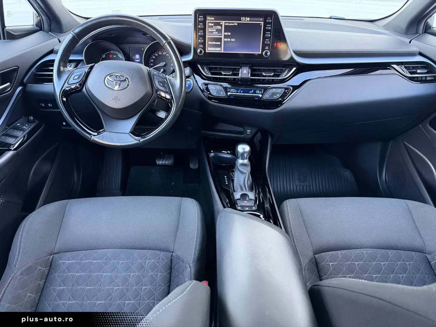 Toyota C-HR facelift 2020 75.000 km de vanzare in RATE FIXE