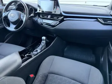 Toyota C-HR facelift 2020 75.000 km de vanzare in RATE FIXE