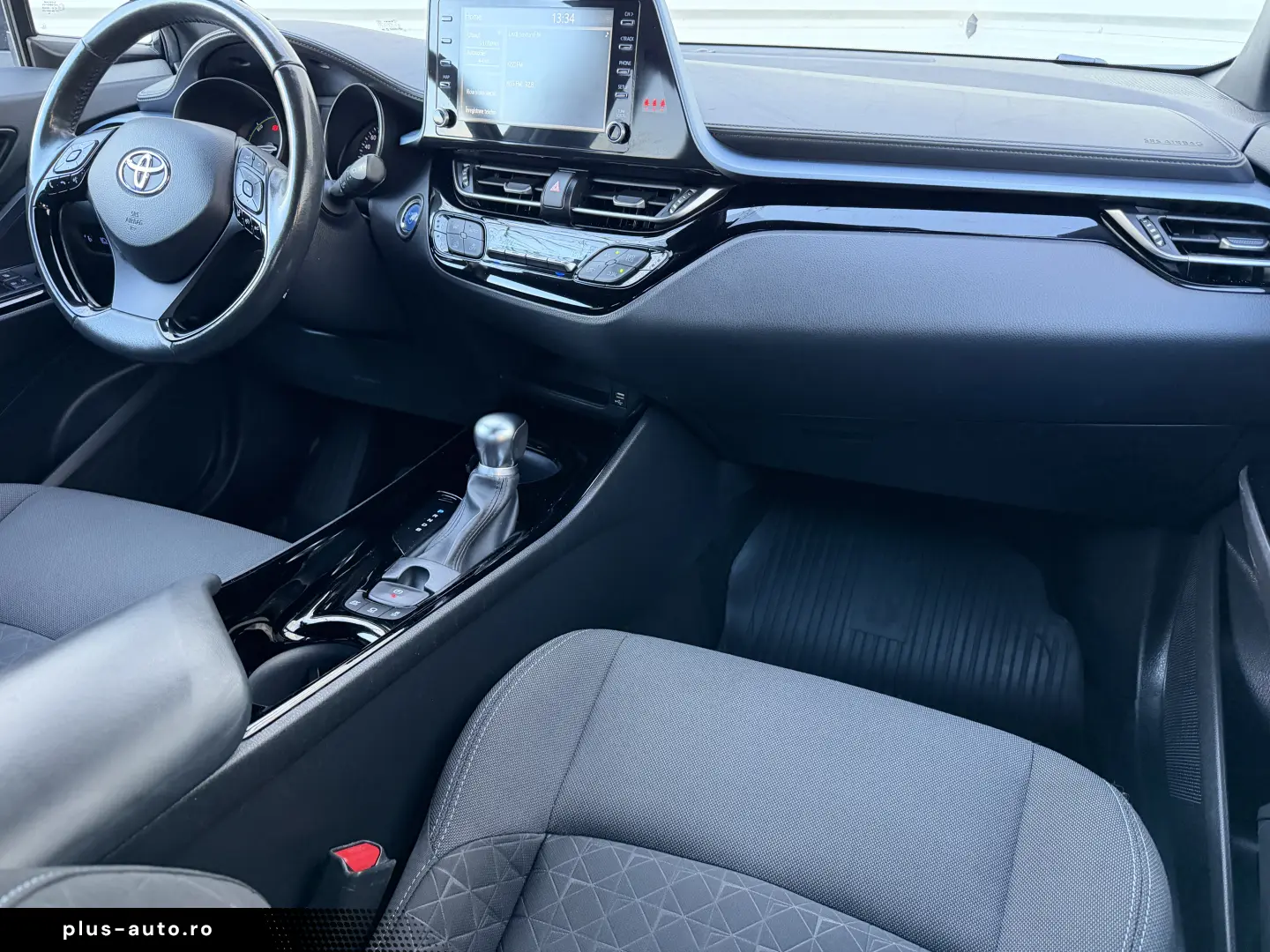 Toyota C-HR facelift 2020 75.000 km de vanzare in RATE FIXE