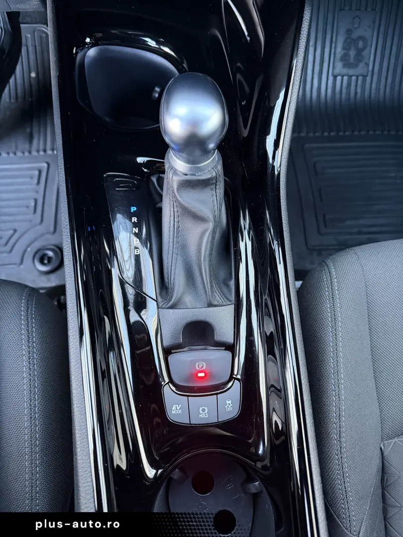 Toyota C-HR facelift 2020 75.000 km de vanzare in RATE FIXE