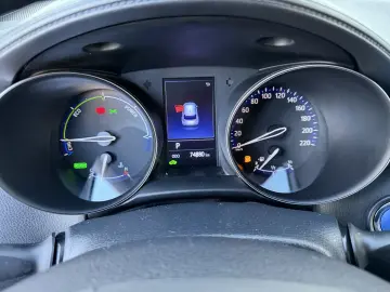 Toyota C-HR facelift 2020 75.000 km de vanzare in RATE FIXE