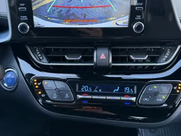 Toyota C-HR facelift 2020 75.000 km de vanzare in RATE FIXE