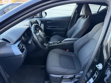 Toyota C-HR facelift 2020 75.000 km de vanzare in RATE FIXE