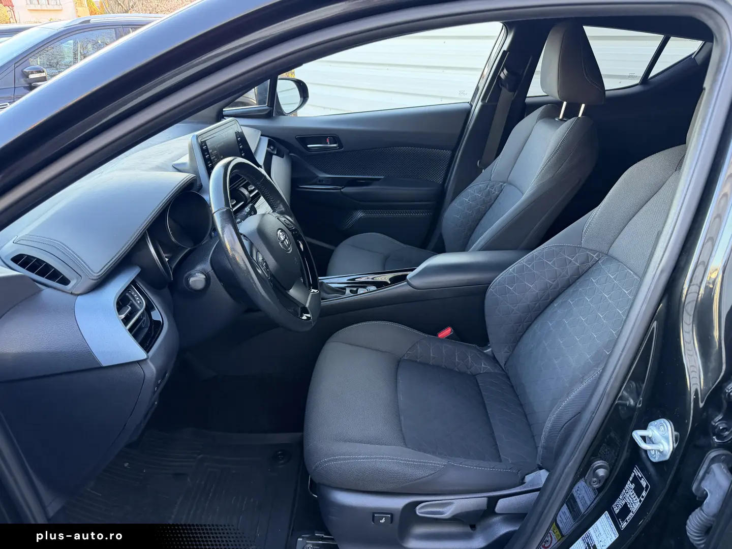 Toyota C-HR facelift 2020 75.000 km de vanzare in RATE FIXE