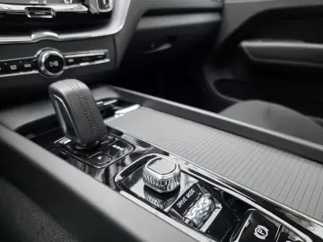 Volvo Xc60  Recharge T8 2.0 Plug in Hybrid 2020