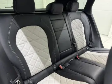 Mercedes-Benz GLC 300 e 4Matic 9G-TRONIC AMG Line