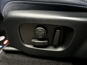 Land-Rover Range-Rover-Velar