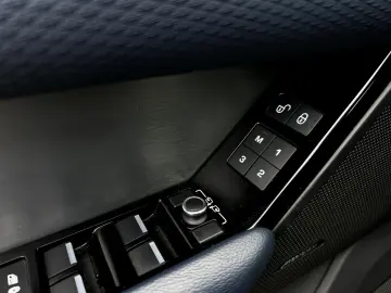 Land-Rover Range-Rover-Velar