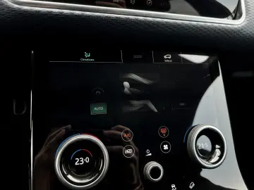 Land-Rover Range-Rover-Velar