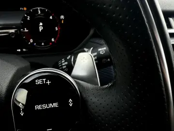 Land-Rover Range-Rover-Velar