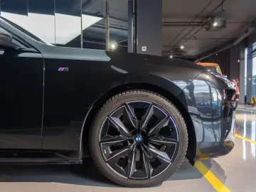 BMW 750 e xDrive M-Sport