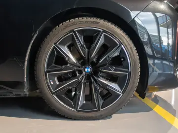 BMW 750 e xDrive M-Sport