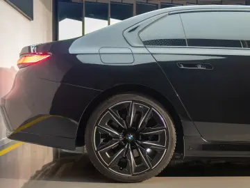 BMW 750 e xDrive M-Sport