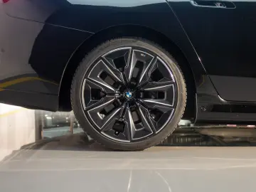 BMW 750 e xDrive M-Sport