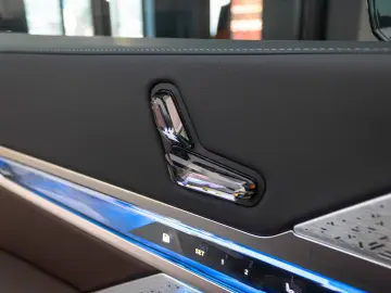 BMW 750 e xDrive M-Sport