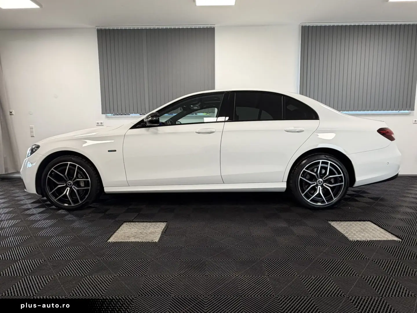 E 300 de 4M AMG Line Night MB-LED Wide Distr.