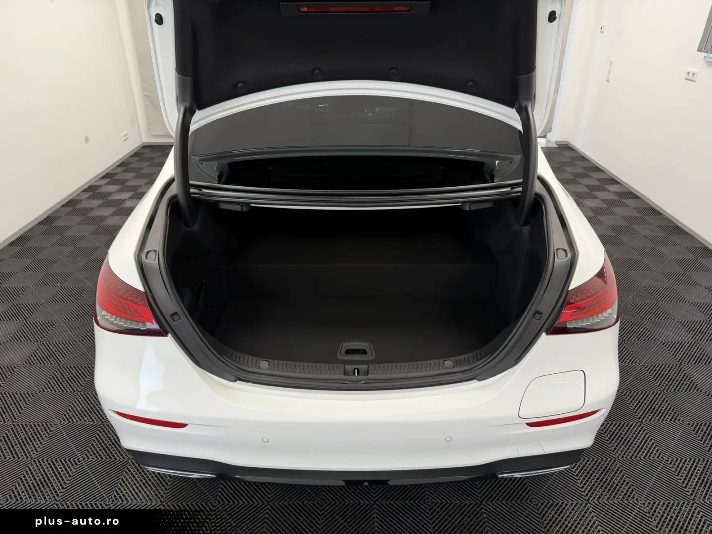 E 300 de 4M AMG Line Night MB-LED Wide Distr.