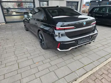 740 d xDrive MSport Cinema Loung B&W