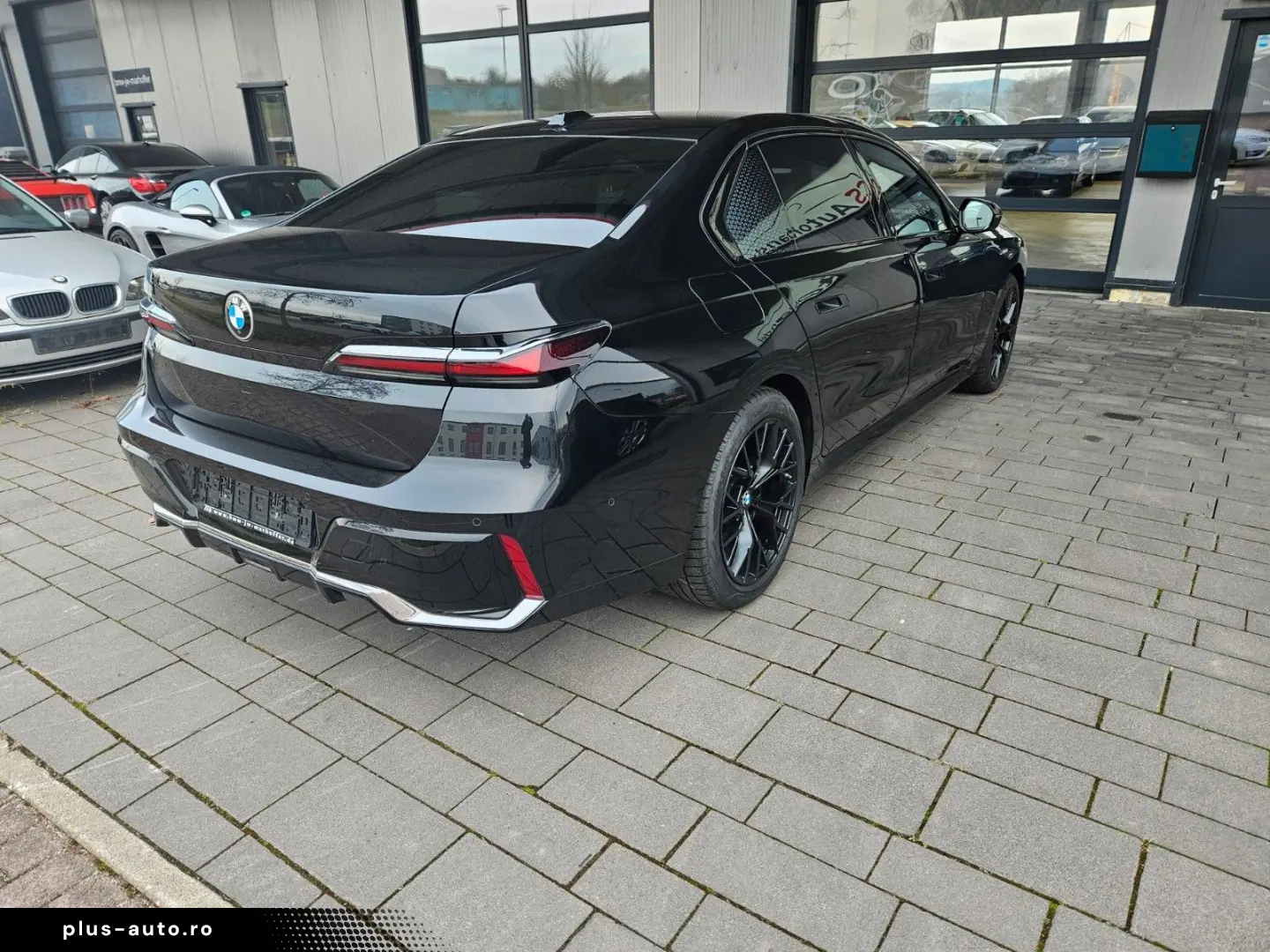 740 d xDrive MSport Cinema Loung B&W