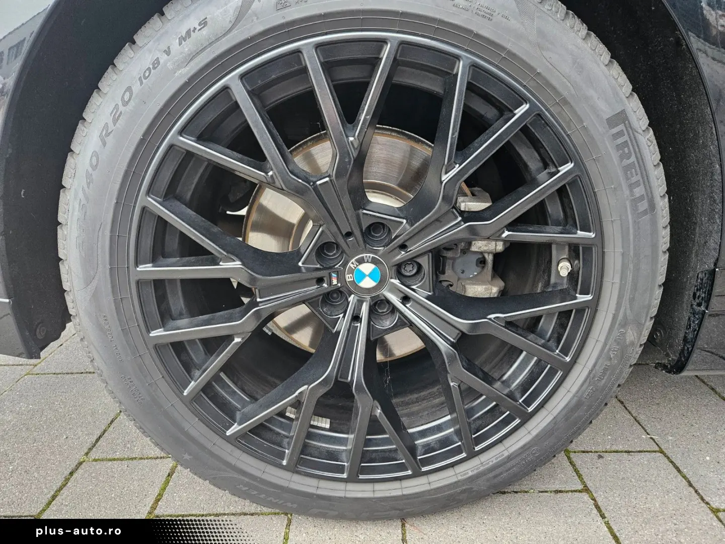 740 d xDrive MSport Cinema Loung B&W