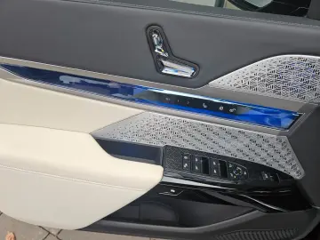 740 d xDrive MSport Cinema Loung B&W