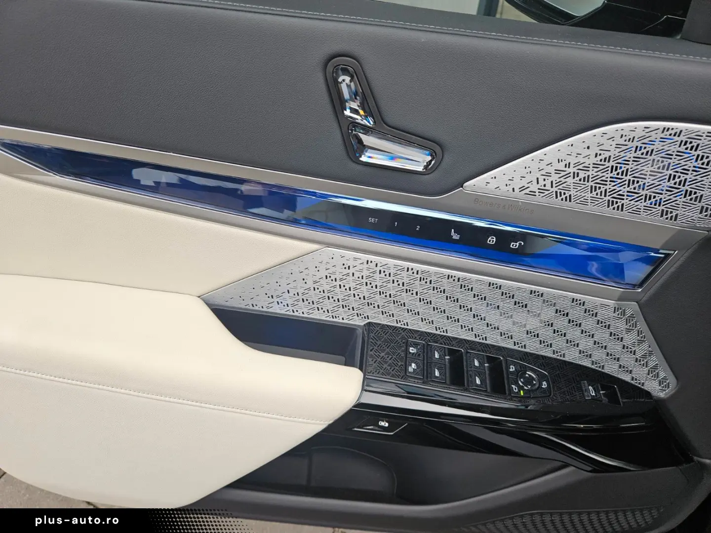 740 d xDrive MSport Cinema Loung B&W