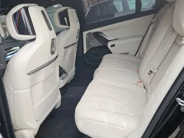 740 d xDrive MSport Cinema Loung B&W