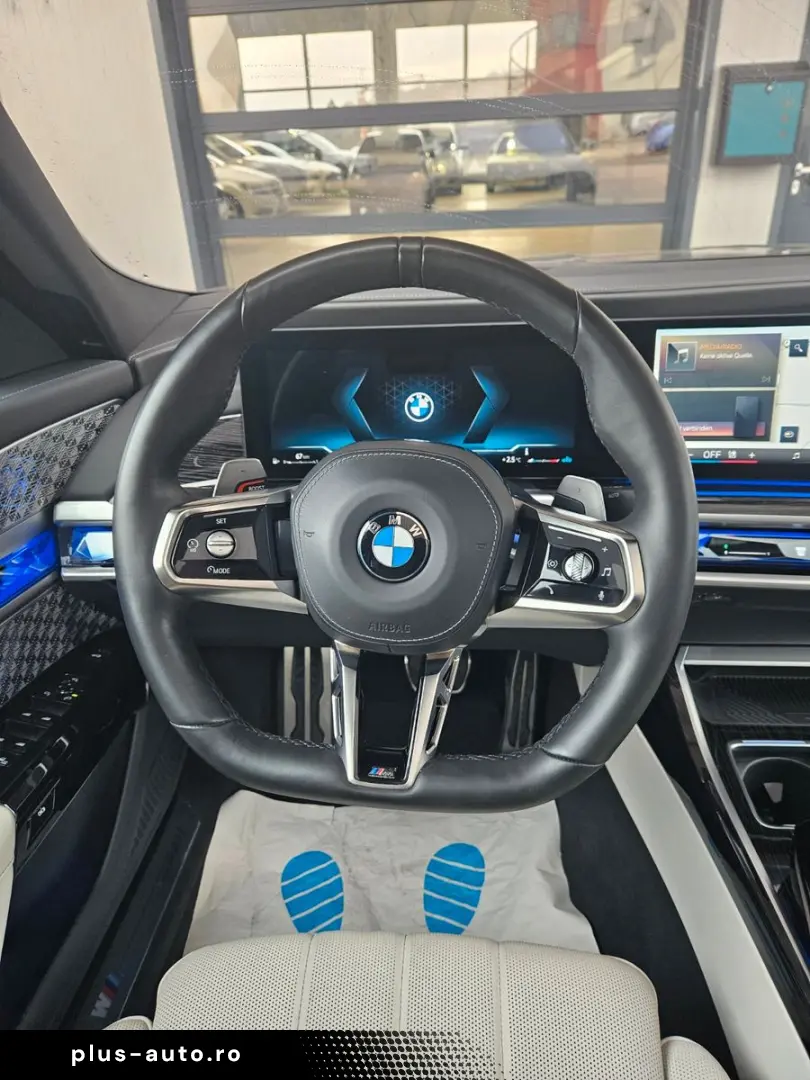 740 d xDrive MSport Cinema Loung B&W