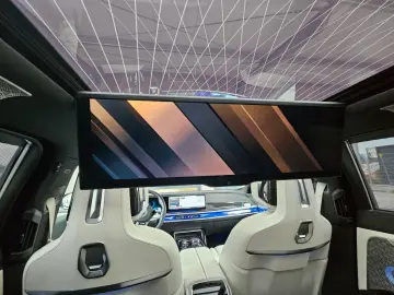 740 d xDrive MSport Cinema Loung B&W