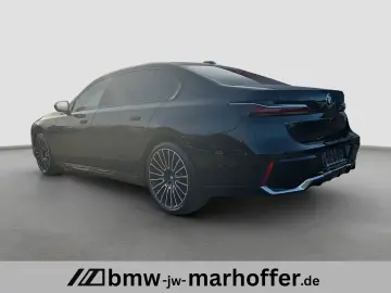 740 d xDrive MSport Cinema Loung B&W